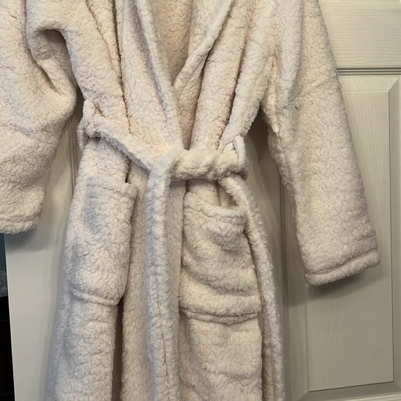 Robe- very soft - off white color - Picture 4 of 4